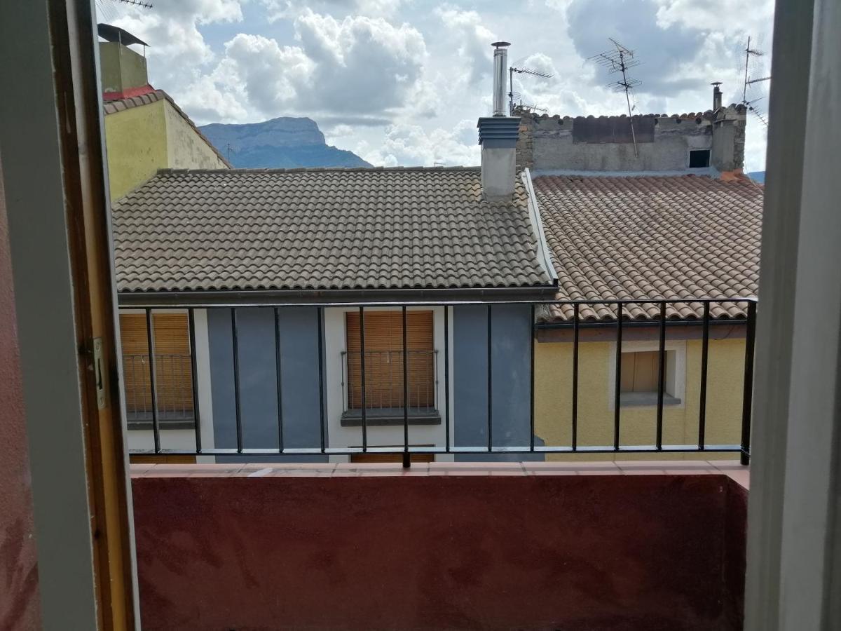 Luminoso, Centrico Y Silencioso Apartamento Jaca Luaran gambar