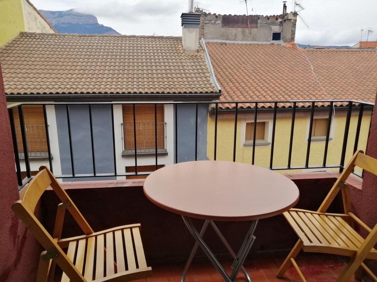 Luminoso, Centrico Y Silencioso Apartamento Jaca Luaran gambar