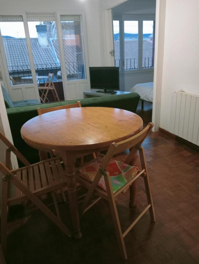 Luminoso, Centrico Y Silencioso Apartamento Jaca Luaran gambar