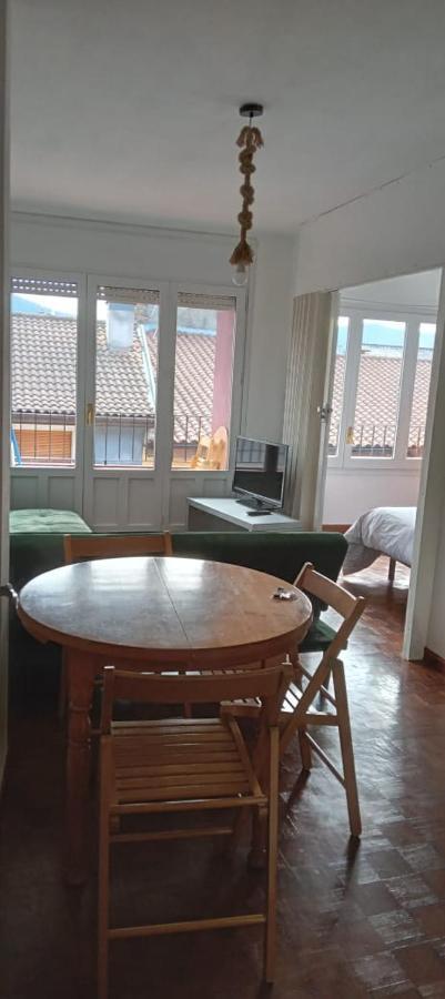 Luminoso, Centrico Y Silencioso Apartamento Jaca Luaran gambar