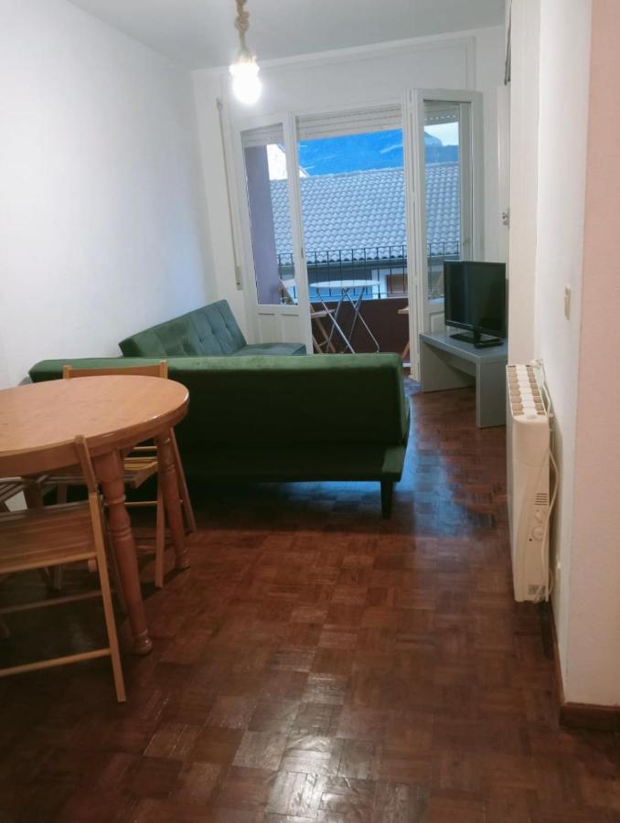 Luminoso, Centrico Y Silencioso Apartamento Jaca Luaran gambar